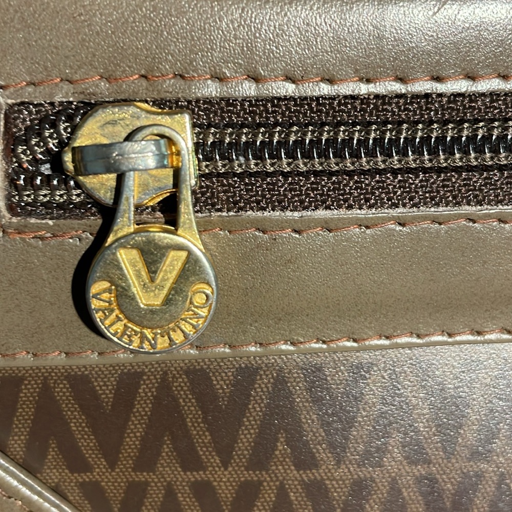 Valentino Clutch - Picture 8 of 17